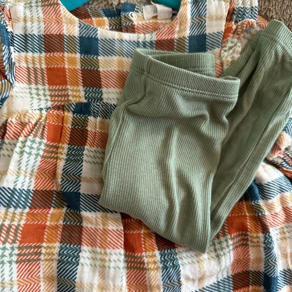 💚$25 BLACK FRIDAY SALE💚Angel Dear Muslin Ruffle Top and Legging 6-12M NWT - Picture 4 of 4